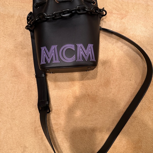 MCM small bucket bag w/ detachable shoulder strap - Picture 3 of 15